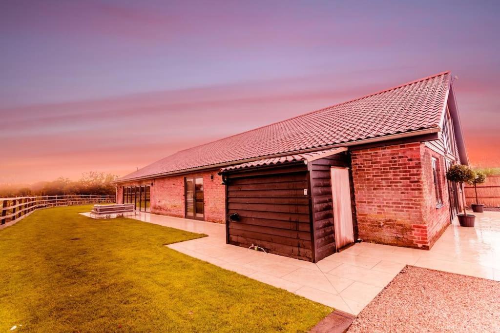 Beautiful Barn Conversion Close To The Broads Dilham Kültér fotó