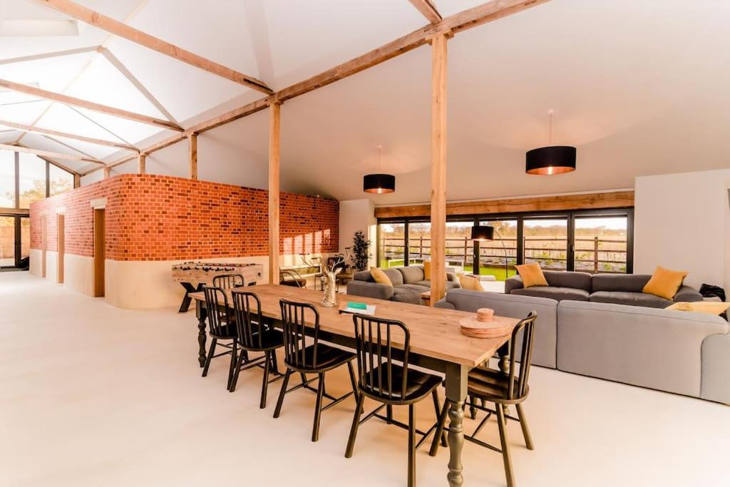 Beautiful Barn Conversion Close To The Broads Dilham Kültér fotó